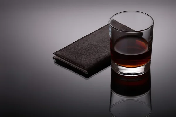 Glas whisky en een Visitekaartjeshouder — Stockfoto