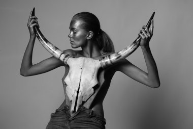 İnek kürek kadınla