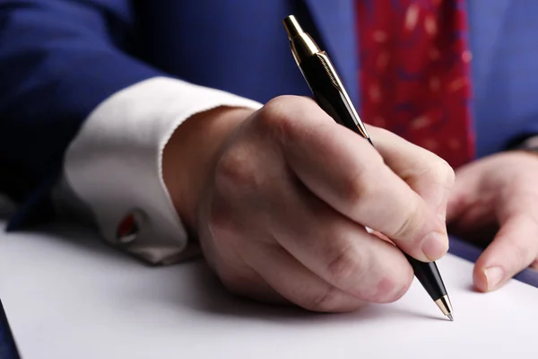 ペンを持った男性の手 — ストック写真