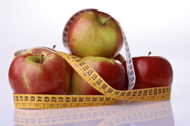 elma ve ölçüm bandı