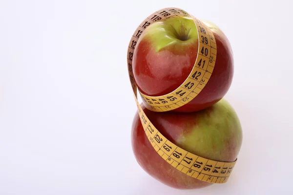 Jabłka i taśma pomiarowa — Zdjęcie stockowe