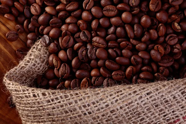 黄麻布の袋のコーヒー豆 — ストック写真