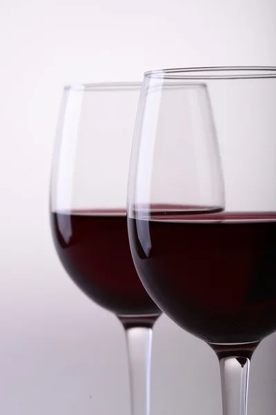 Copas de vino con vino tinto — Foto de Stock