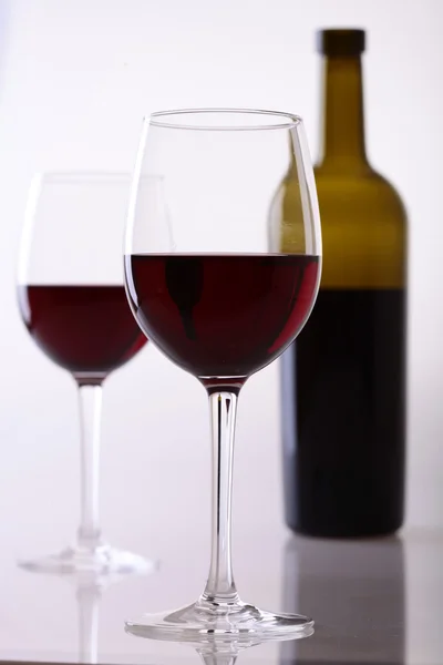Μπουκάλι κρασί και ποτήρια — Φωτογραφία Αρχείου