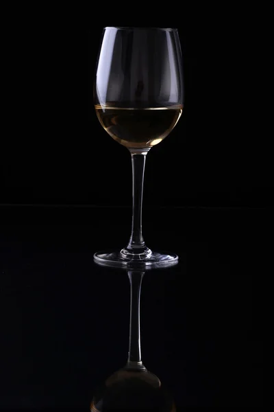 Glas met witte wijn — Stockfoto