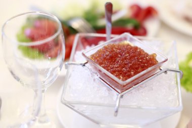 Soğuk kırmızı havyar