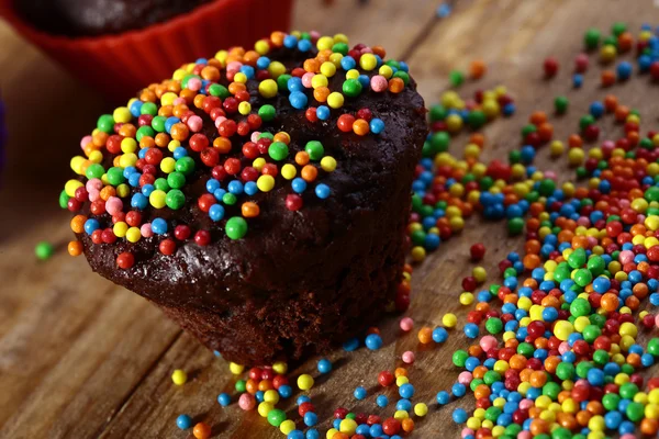 Choklad kaka och godis färgade isbildning — Stockfoto
