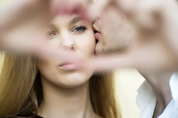 Bonita pareja hermosa — Foto de Stock