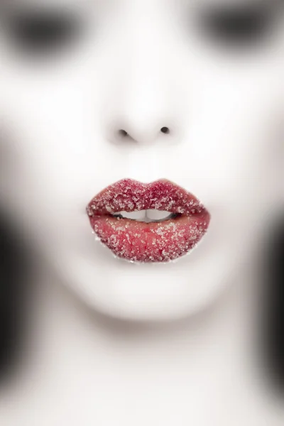 Chica vampiro con labios de azúcar roja —  Fotos de Stock
