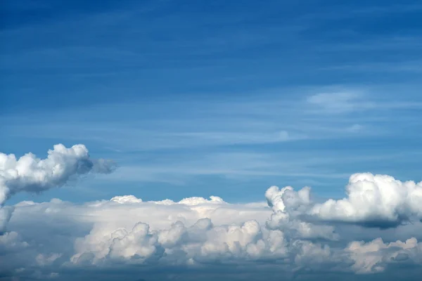 Hermoso cielo claro azul claro — Foto de Stock