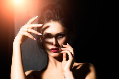 çıplak esmer kadın