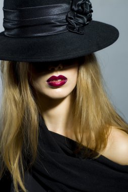 Genç çekici kadın