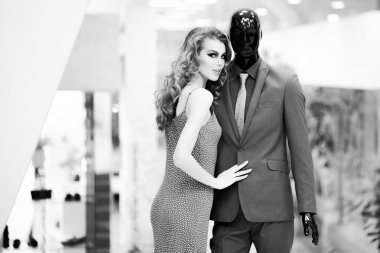 esrarengiz kız ve manken