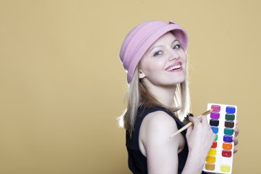 boya ve fırça ile kadın