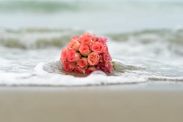 주홍 장미 꽃다발 — 스톡 사진