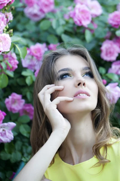 Attractive woman portrait — Stock Photo, Image