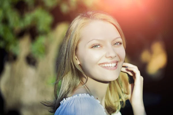 Portrait of lively girl in sunset — Stock Photo, Image