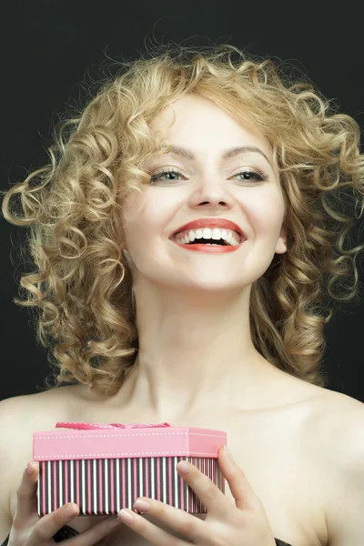 Excited girl opening gift box — Stock Photo, Image