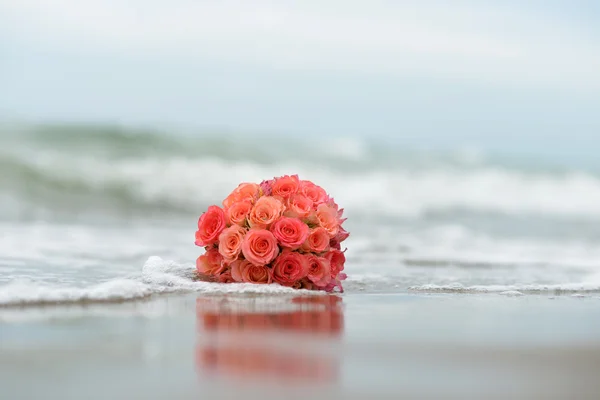 Bouquet di rose cremisi — Foto Stock