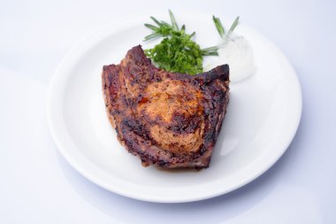  Antrikot biftek otlar ile