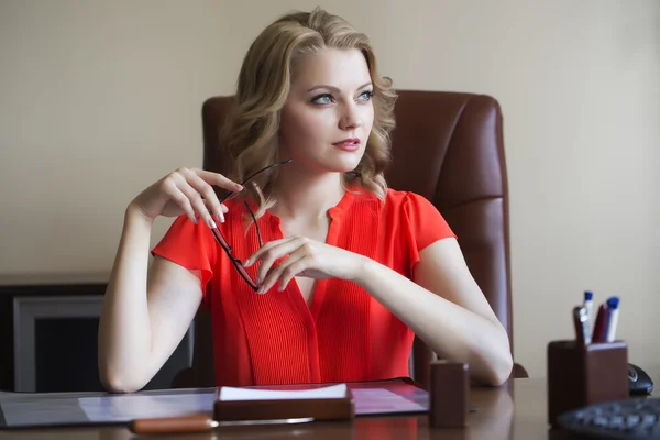 Sexy business woman in office — Stock Photo, Image