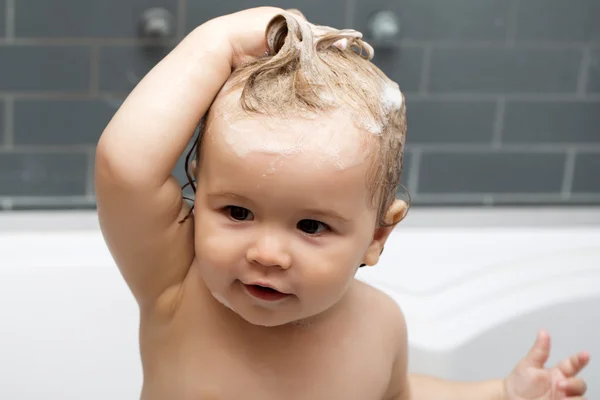 Curious baby boy in bath — Stock Photo, Image