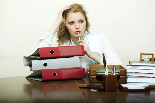 Working woman at office table — 스톡 사진