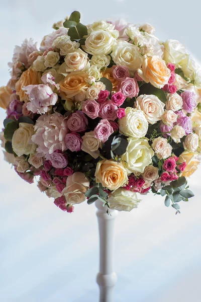 Nosegay decorativo de flores — Fotografia de Stock