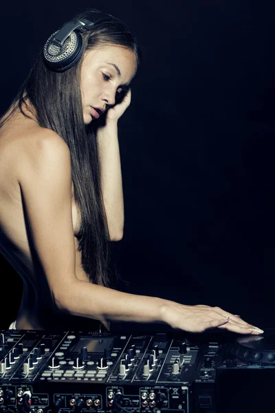 Sexy dj girl mit konsole — Stockfoto