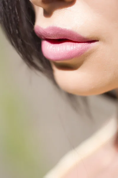 Primer plano de los labios femeninos —  Fotos de Stock