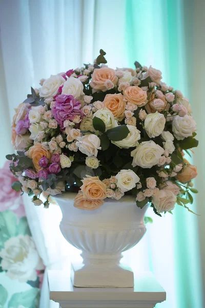 Ozdobny bukiet kwiatów — Zdjęcie stockowe