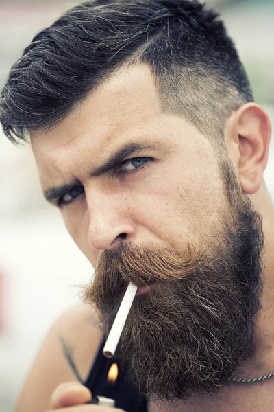 Smoking unshaven man — Stock Photo, Image