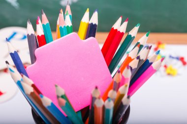 Renkli sabit okul sınıfı