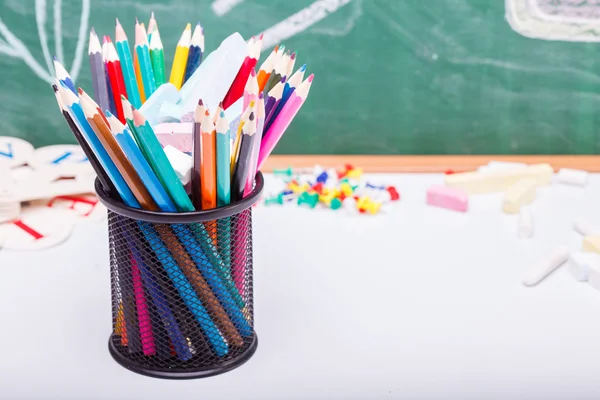 Papelería colorida en la clase escolar —  Fotos de Stock