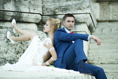 Wedding pair sitting outdoor
