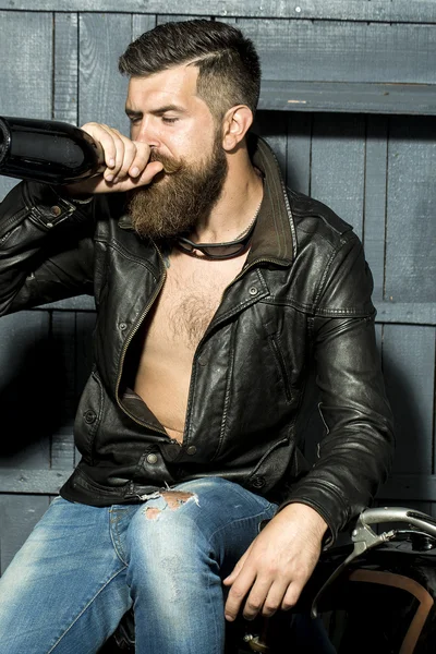 Attractive biker with bottle — Stock fotografie