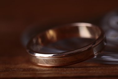 tatlı bir altın yüzük