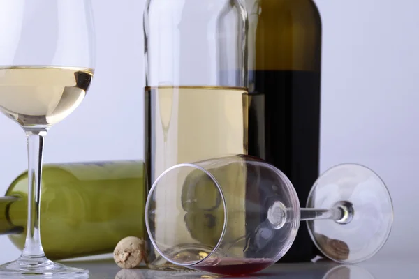 Botellas y copas de vino — Foto de Stock