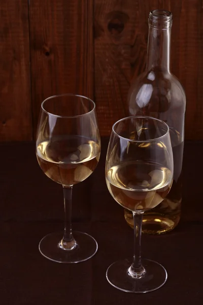 Bottle and glasses with wine — 图库照片