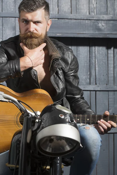 Biker man with guitar — Stock fotografie