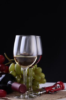 Şarap kadehi ve üzüm