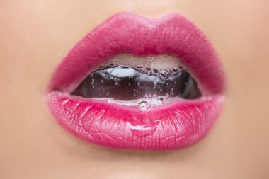 Kabarcık kadın ağzıyla