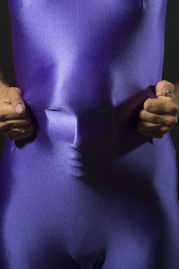 Kumaş altında insan yüzü