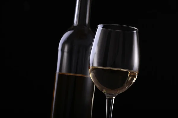 Láhev vína a sklo — Stock fotografie