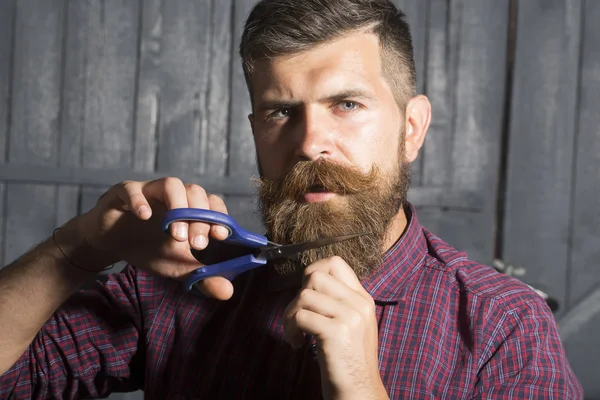 Unshaven man with scissors — Stock Photo, Image