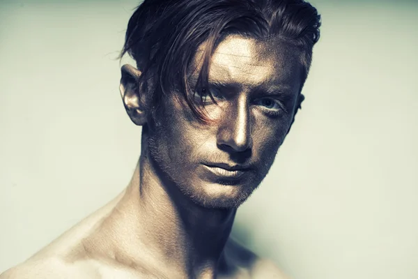 Man with bronze face — Stock Photo, Image