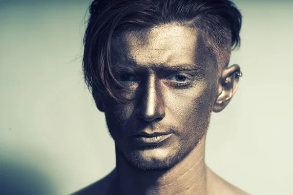 Man with bronze face — Stock Photo, Image