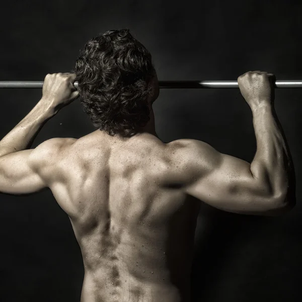 Sexual man doing chin-ups — Stock Photo, Image