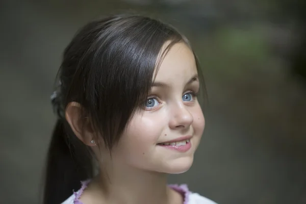 Retrato de niña pequeña — Foto de Stock