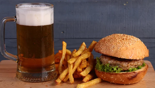 Beer burger and chips — Stock Photo, Image